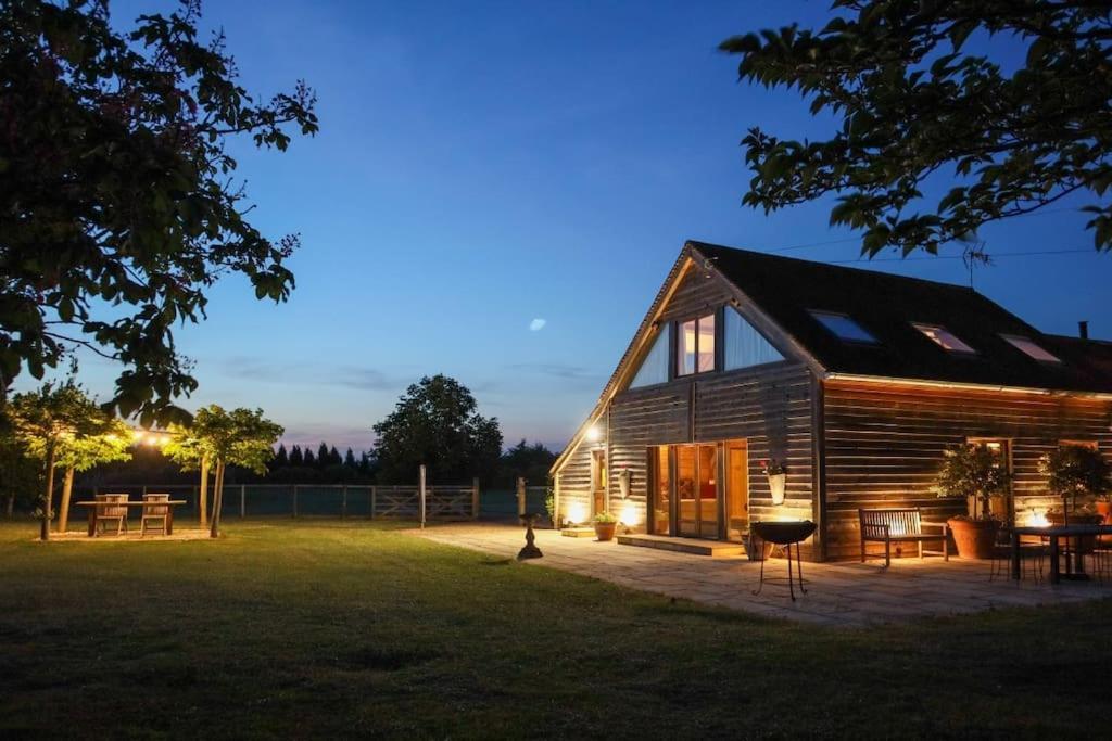 Moonlight Barn Villa Ascot  Bagian luar foto